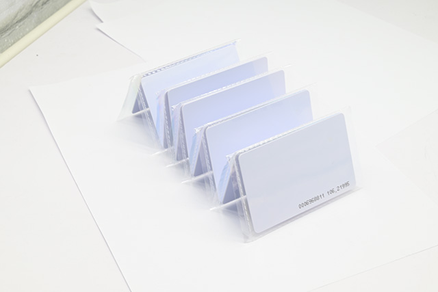 門禁卡使用IC卡與ID卡整體性能比較