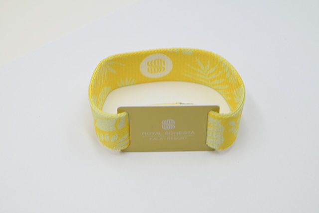 凸碼的大小可以是燙金或燙銀，注意凸碼不能垂直排列