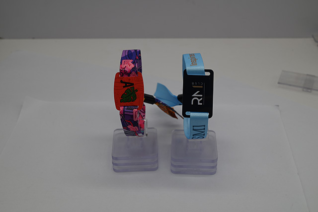 會員卡的種類是有很多種的，可以根據它們的材質、形狀、用途以及芯片類型來進行分類